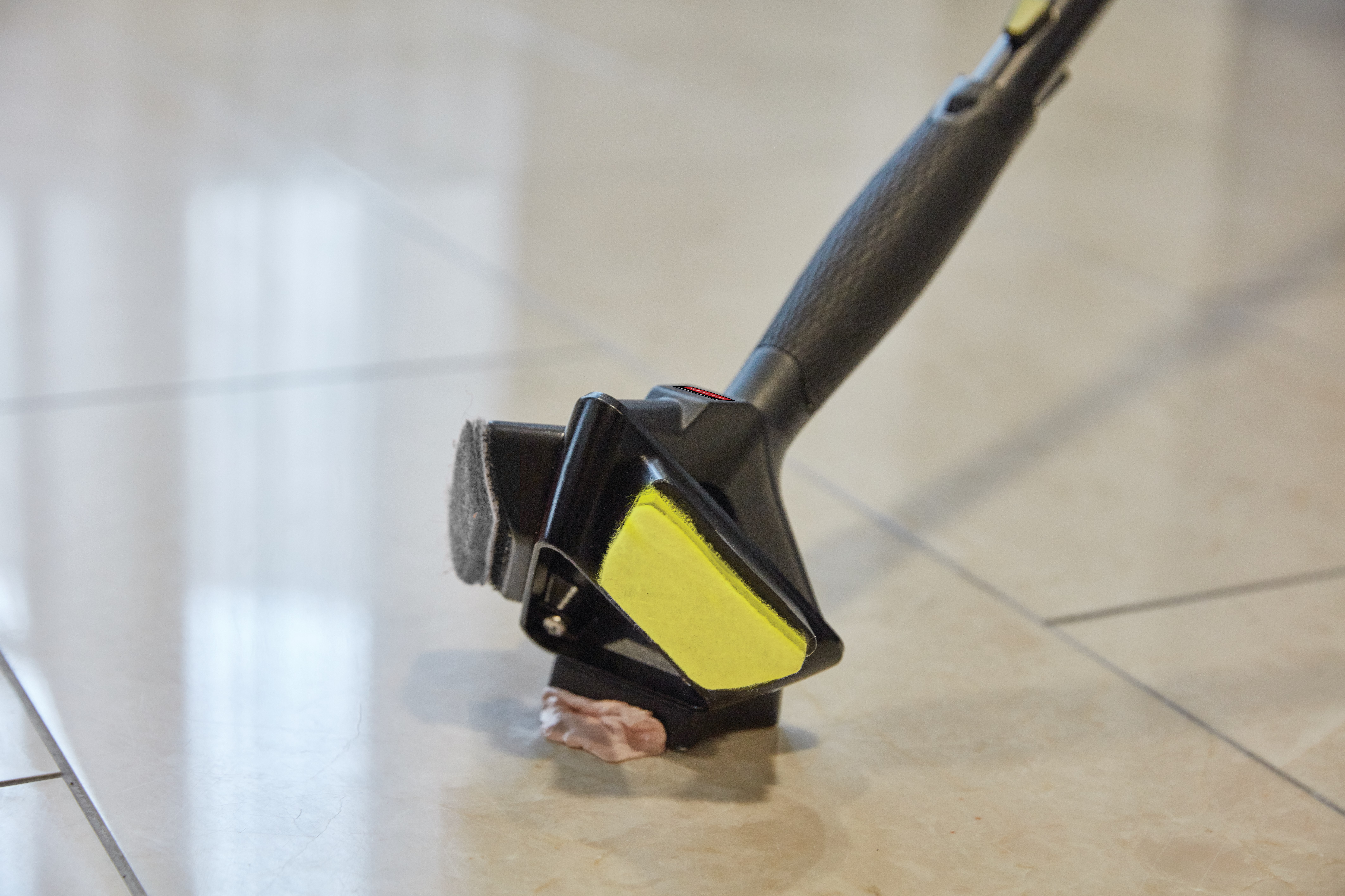 The Rubbermaid Commercial Maximizer™ cleaning tools help workers save time by reducing steps in a task, reducing the time of a step and reducing user effort.  Engineered to last and designed to perform in a variety of common spaces, Maximizer cleaning tools deliver fast, consistent results shift after shift.