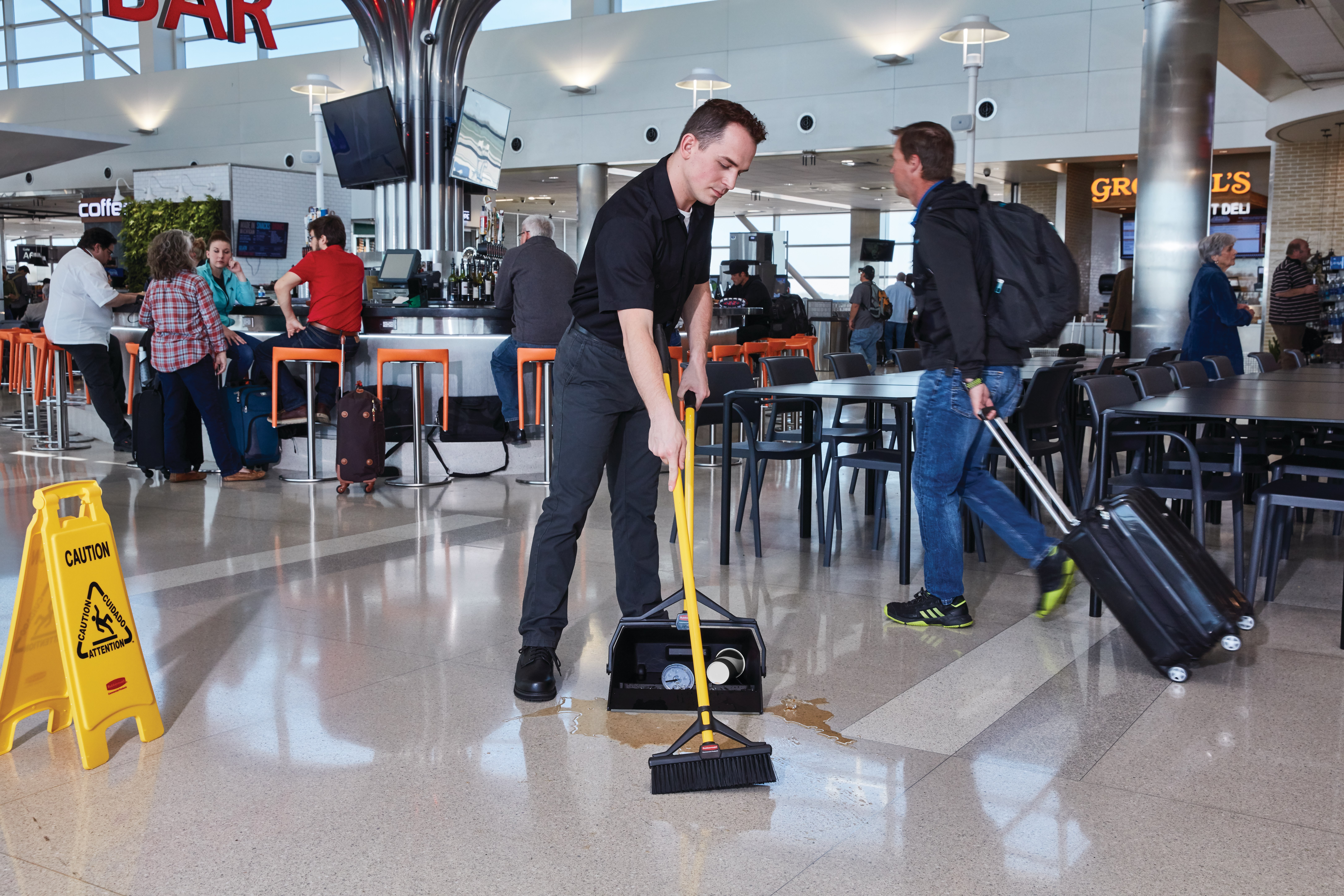 The Rubbermaid Commercial Maximizer™ cleaning tools help workers save time by reducing steps in a task, reducing the time of a step and reducing user effort.  Engineered to last and designed to perform in a variety of common spaces, Maximizer cleaning tools deliver fast, consistent results shift after shift.