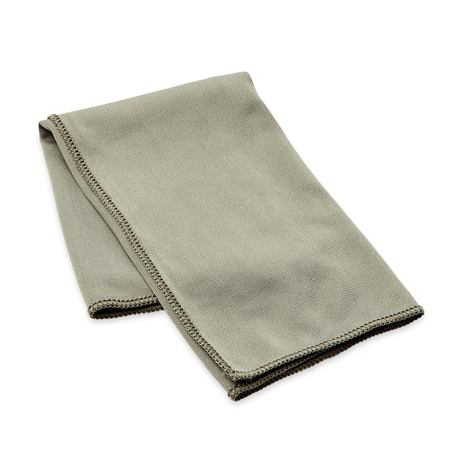 HYGEN™ Mirror and Glass Cloths are designed with premium microfiber construction that leaves no trace of scratches or lint residue behind on glass or mirrored surfaces.