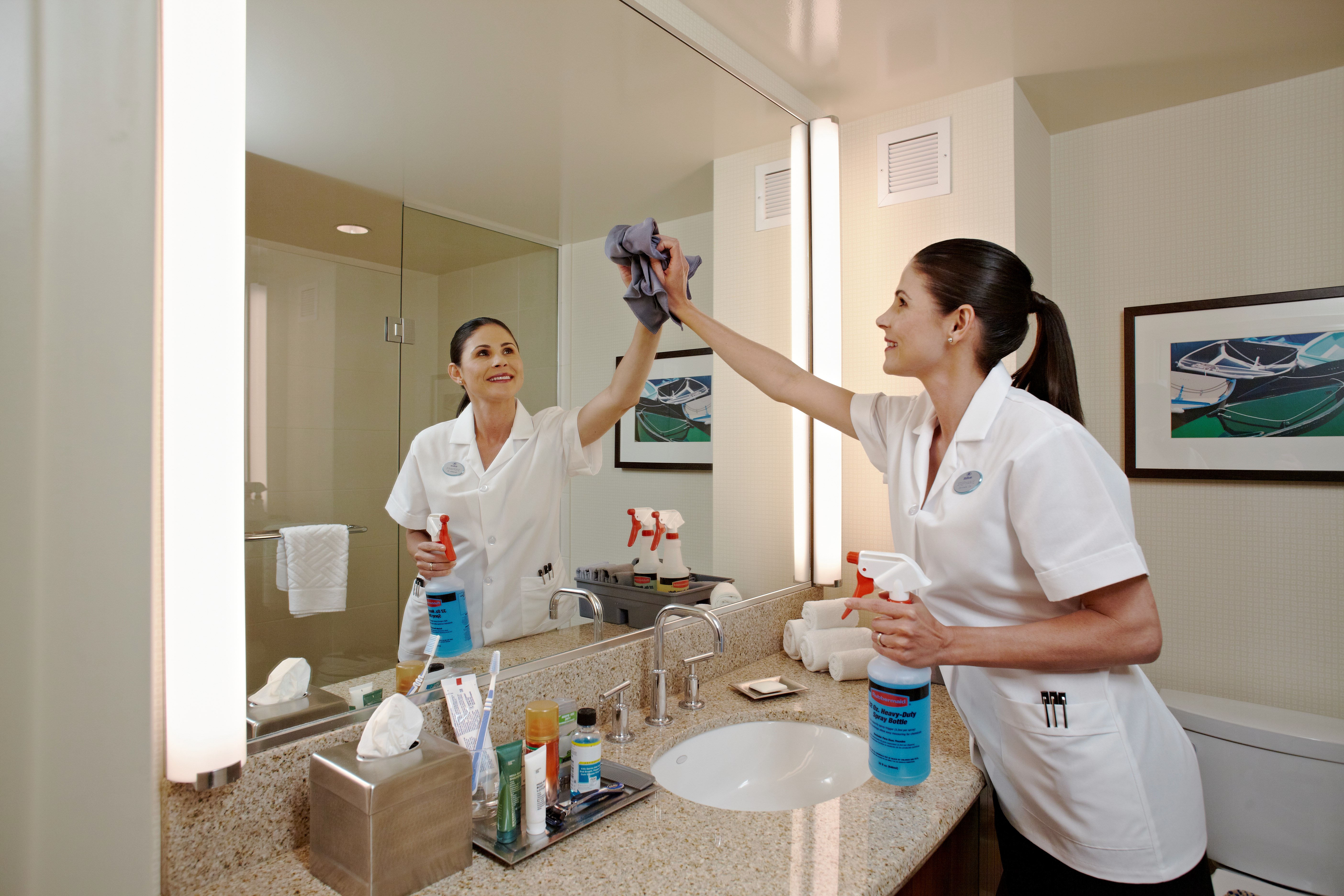 HYGEN™ Mirror and Glass Cloths are designed with premium microfiber construction that leaves no trace of scratches or lint residue behind on glass or mirrored surfaces.