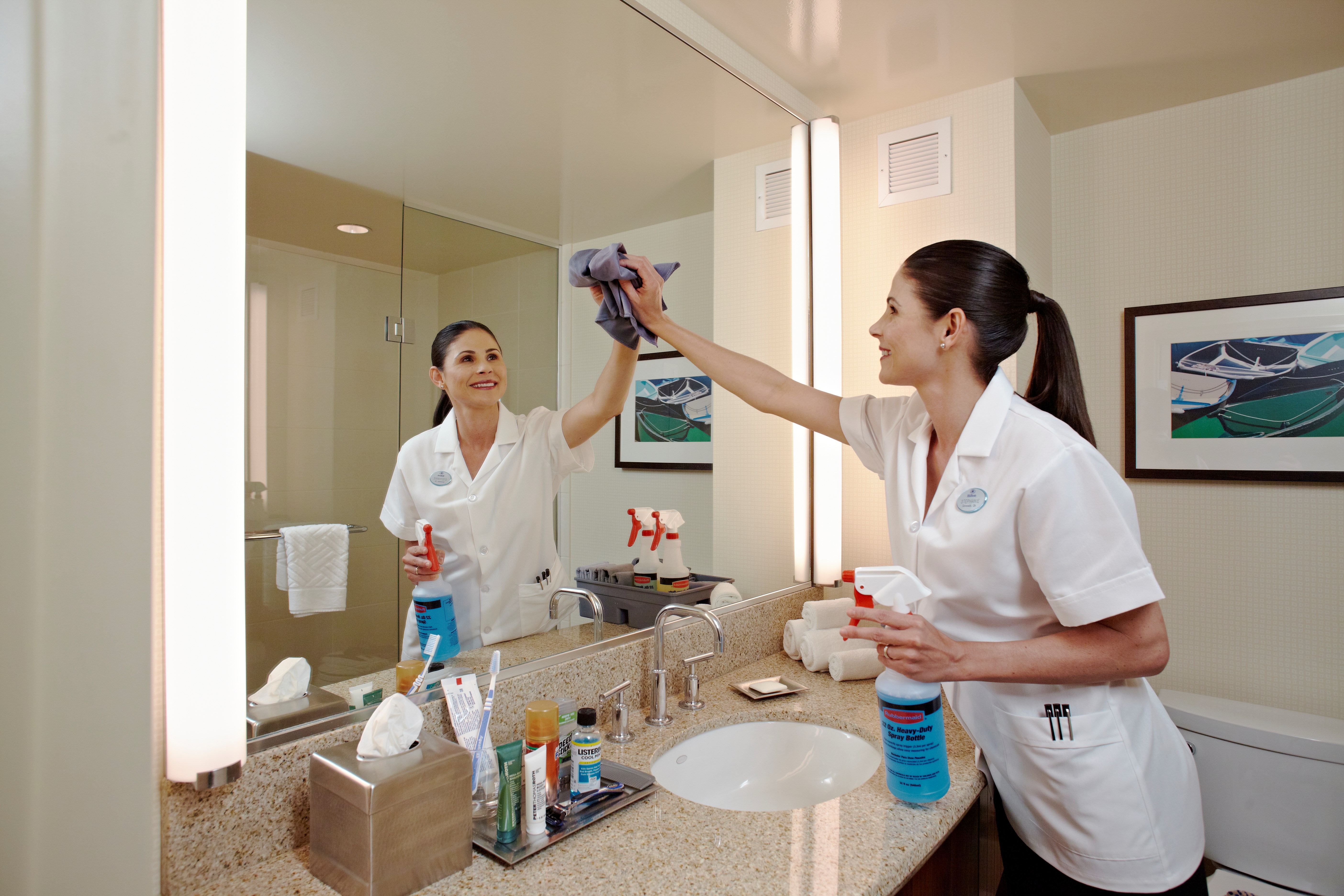 HYGEN™ Mirror and Glass Cloths are designed with premium microfiber construction that leaves no trace of scratches or lint residue behind on glass or mirrored surfaces.