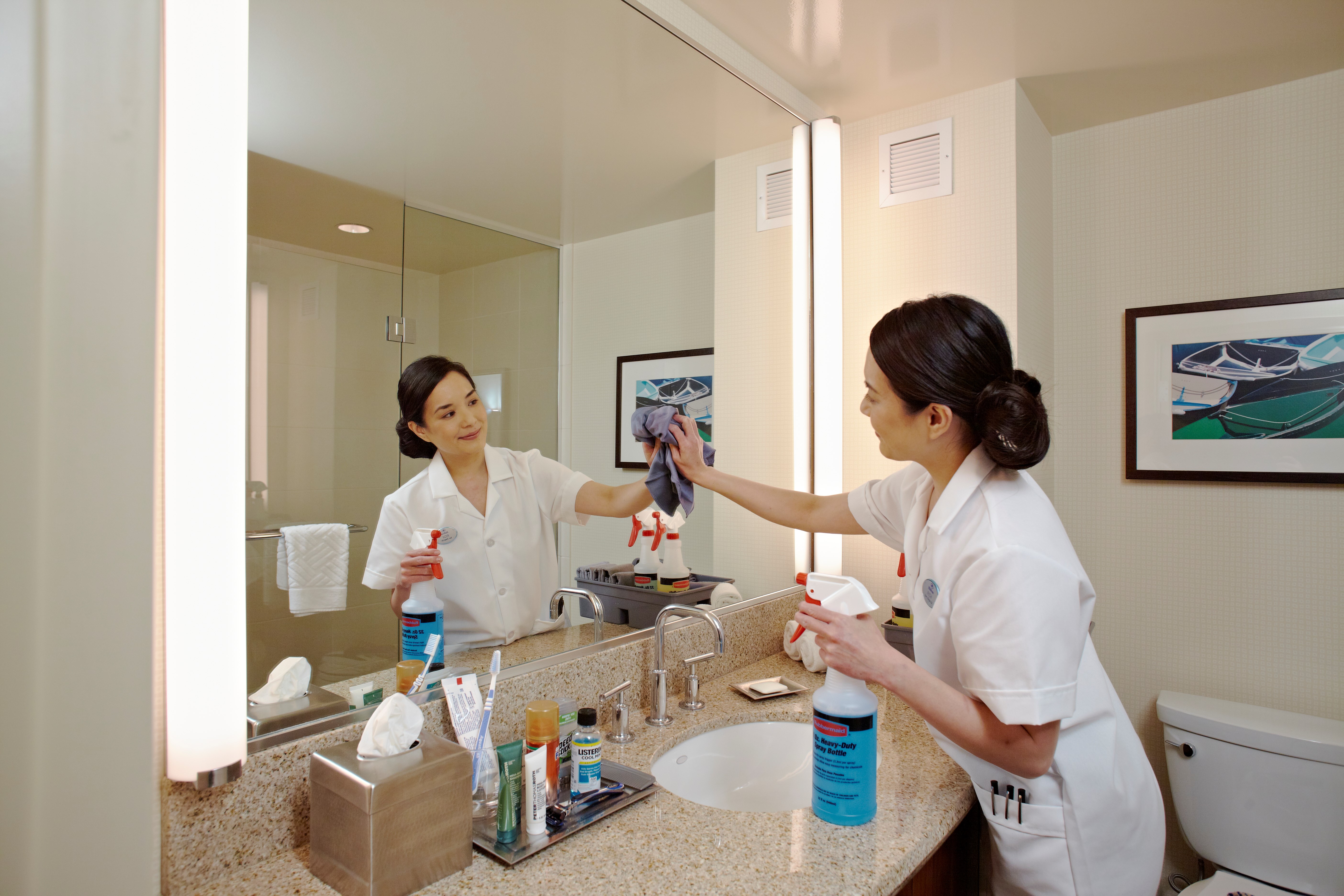 HYGEN™ Mirror and Glass Cloths are designed with premium microfiber construction that leaves no trace of scratches or lint residue behind on glass or mirrored surfaces.