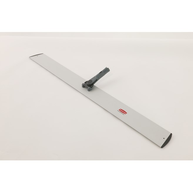 Las estructuras Rubbermaid Commercial HYGEN™ Quick-Connect cuentan con un perfil plano que se desliza fácilmente debajo de los muebles y equipos.