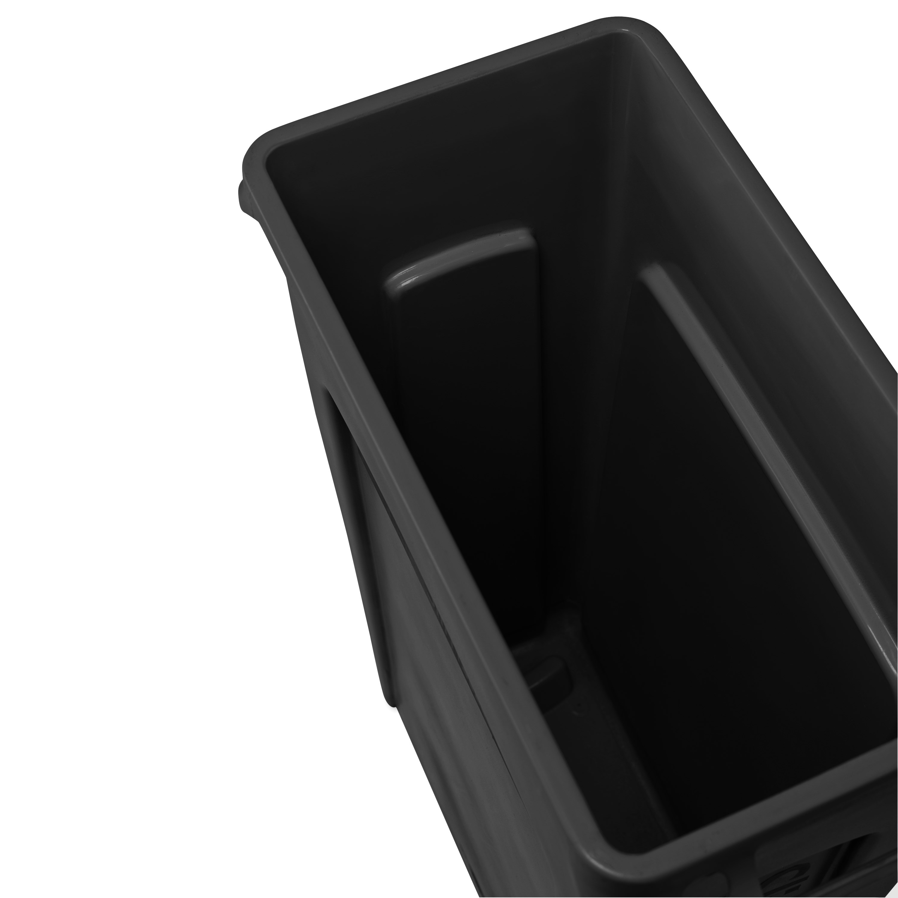 The Rubbermaid Commercial Slim Jim® containers with venting channels offer uncompromised performance in constrained spaces.