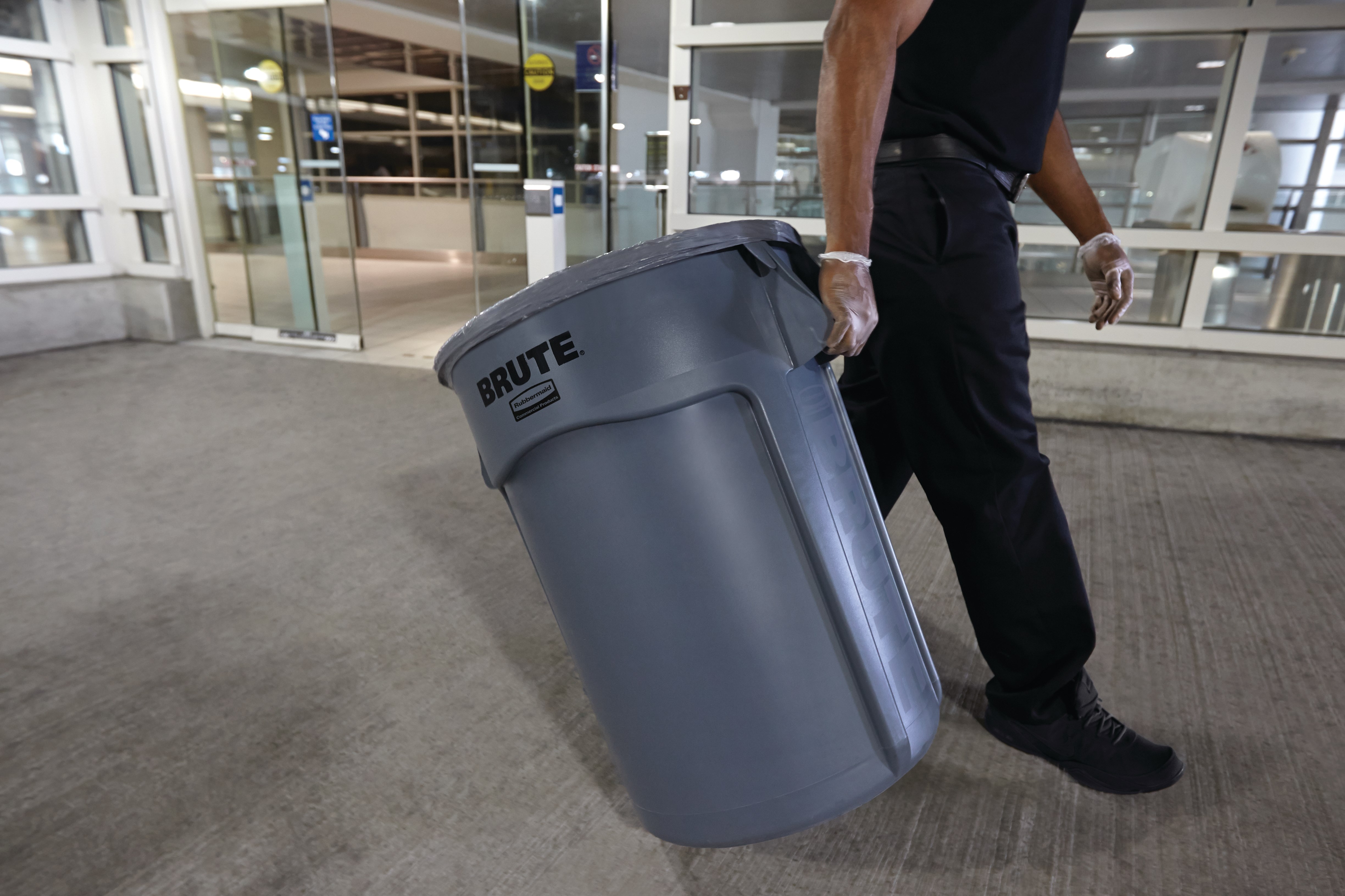 Innovative venting channels make lifting out liners up to 50% easier, improving productivity and reducing the risk of injury.