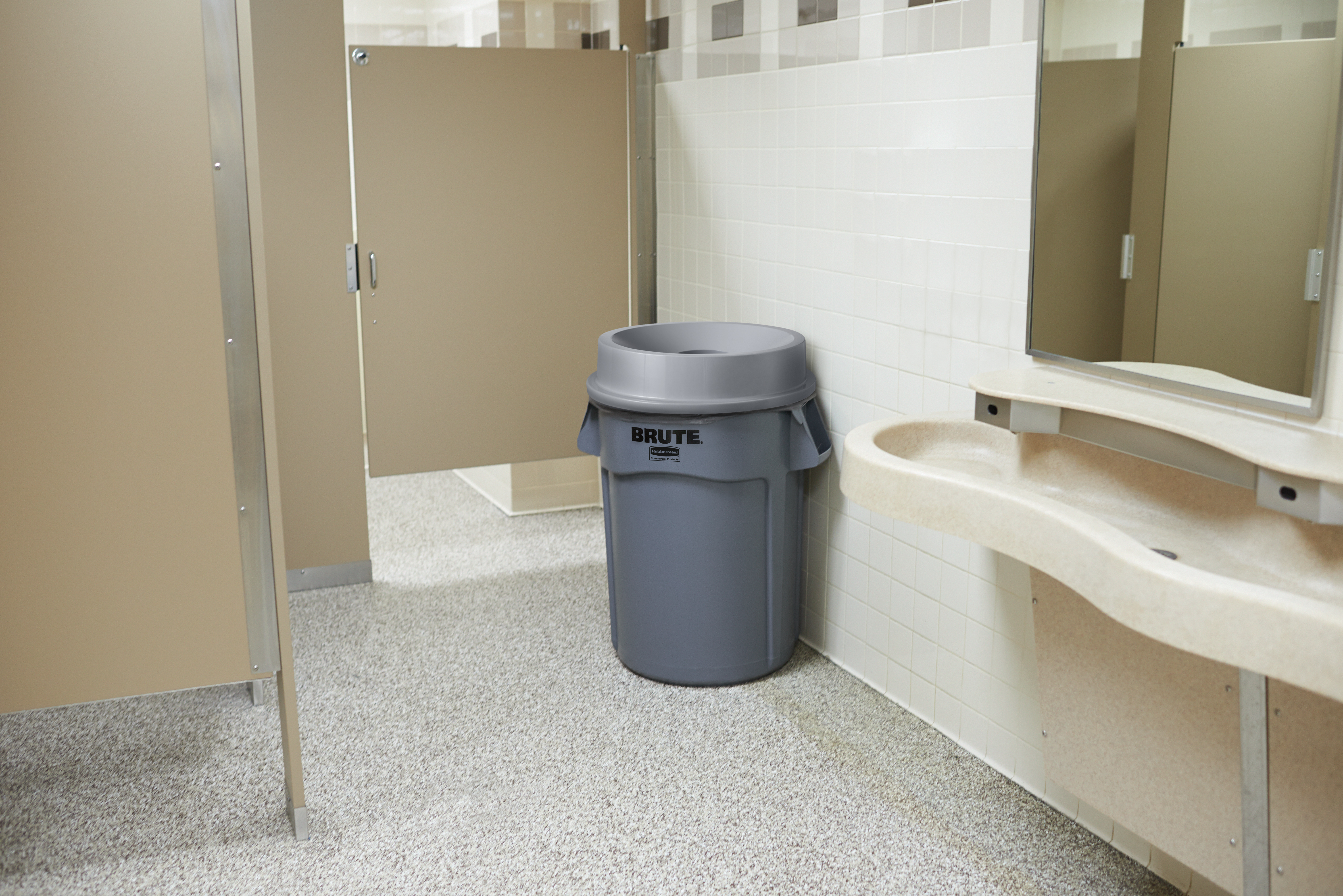 The Rubbermaid Commercial Funnel Top Lid for 121 l BRUTE® containers is designed for touchless waste disposal.