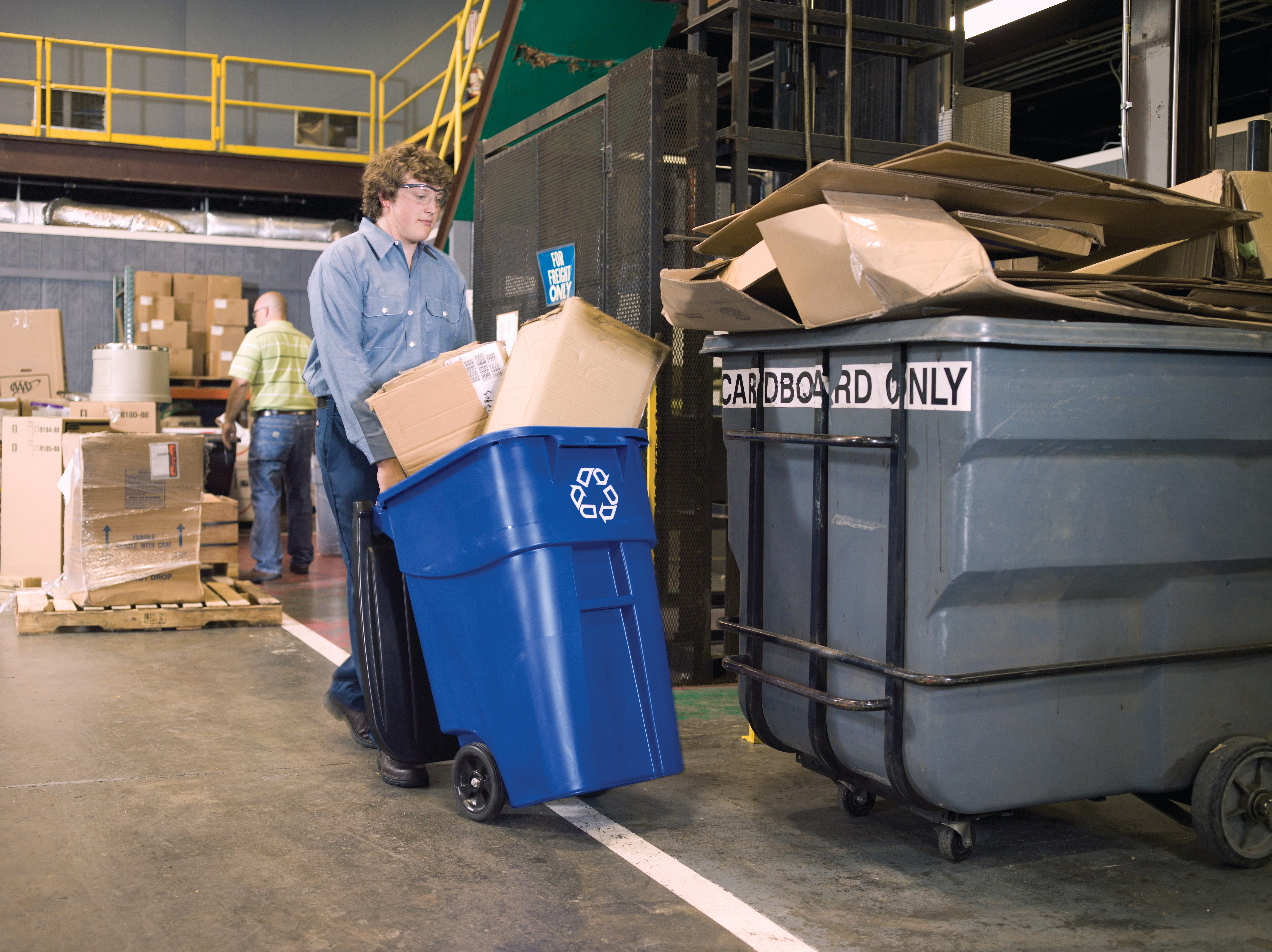 Easy mobility for material handling, general refuse, and bulk waste collection.