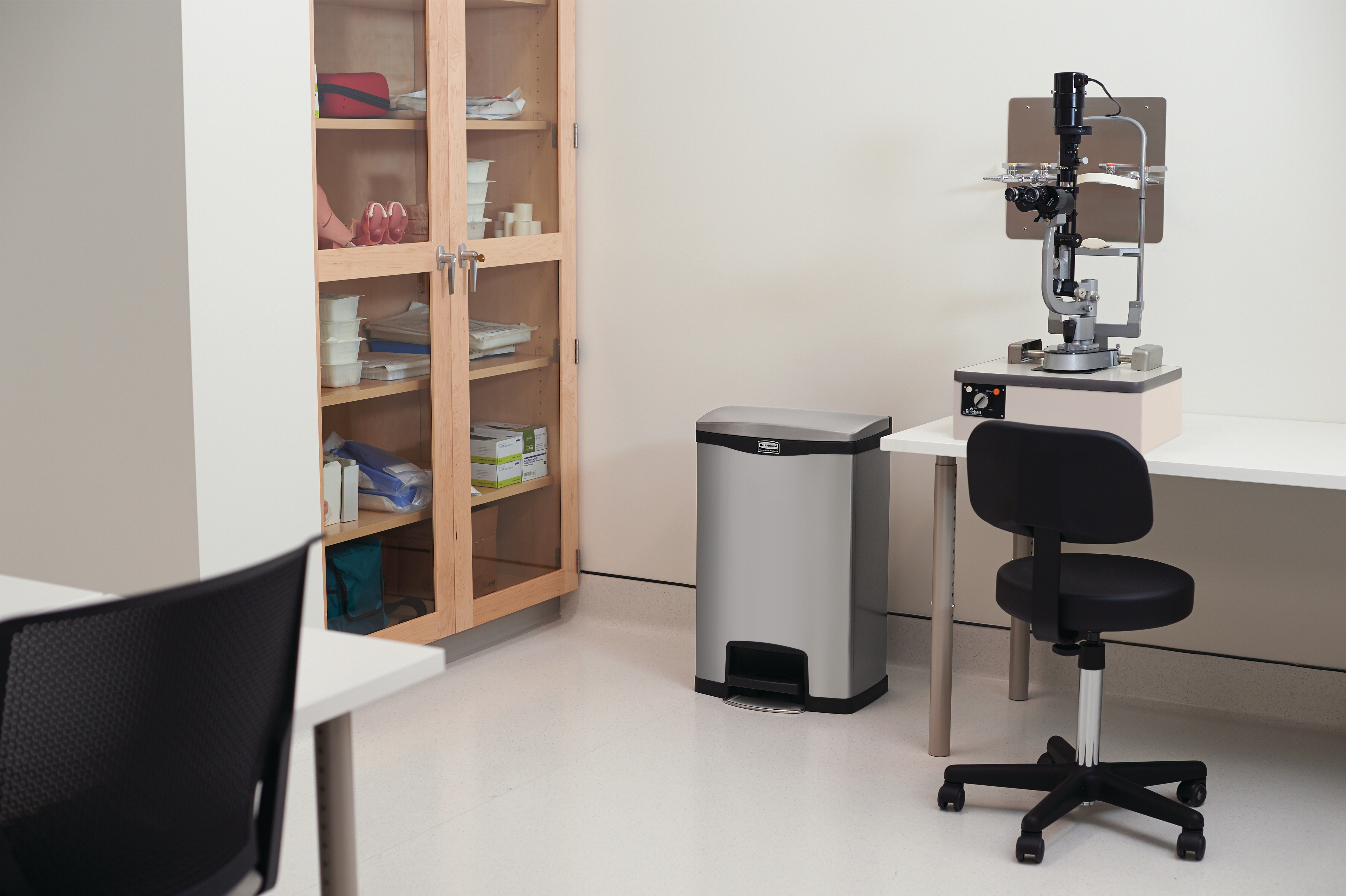 The Rubbermaid Commercial Slim Jim® Step-On Container features a slim profile and footprint to fit in tightest spaces. Slim Jim® Step-On containers are constructed with premium-quality materials and meet the needs of any environment with efficiency, safety, and durability.