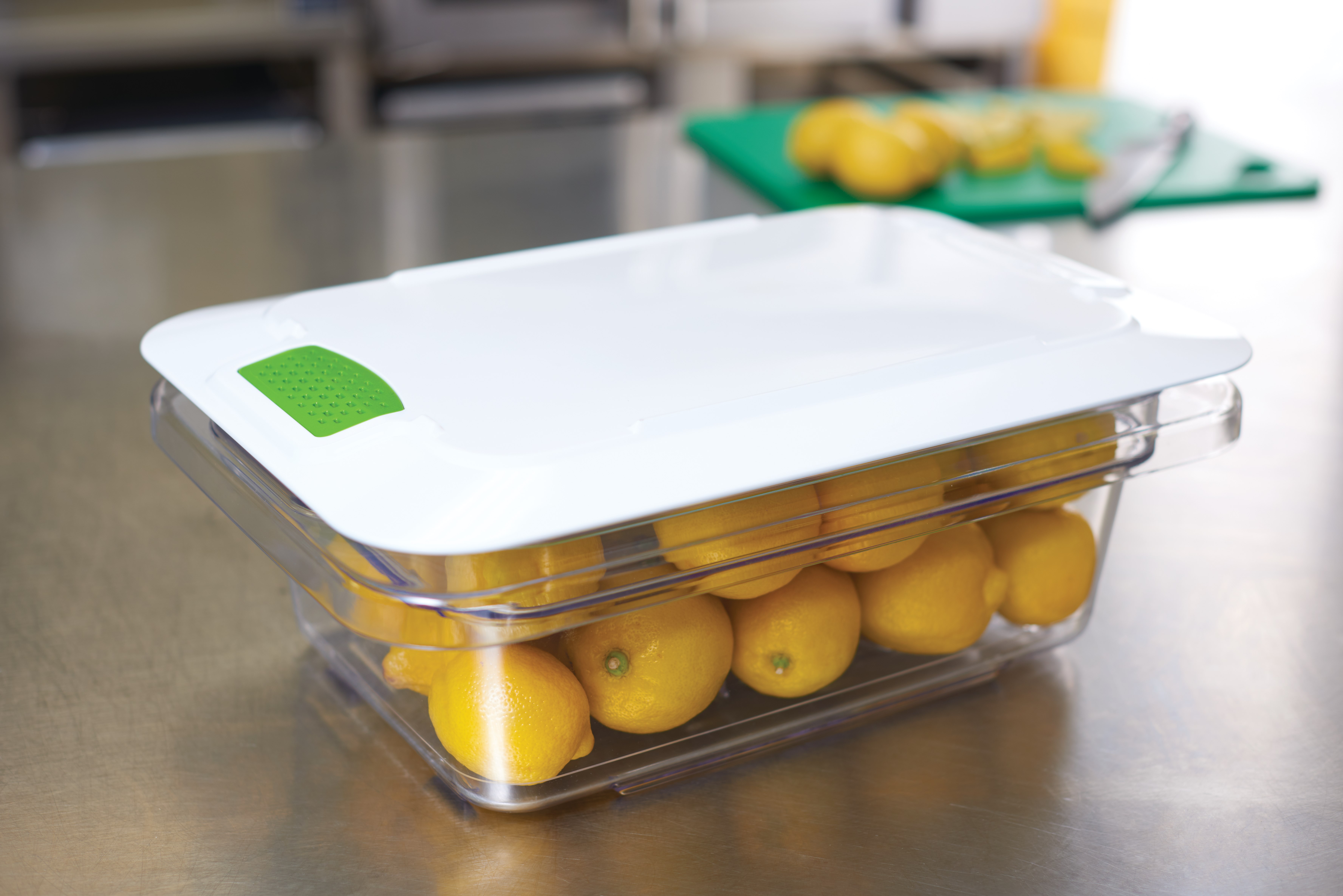 Rubbermaid Commercial Freshworks™ Produce Saver 可讓農產品更長時間保持新鮮。