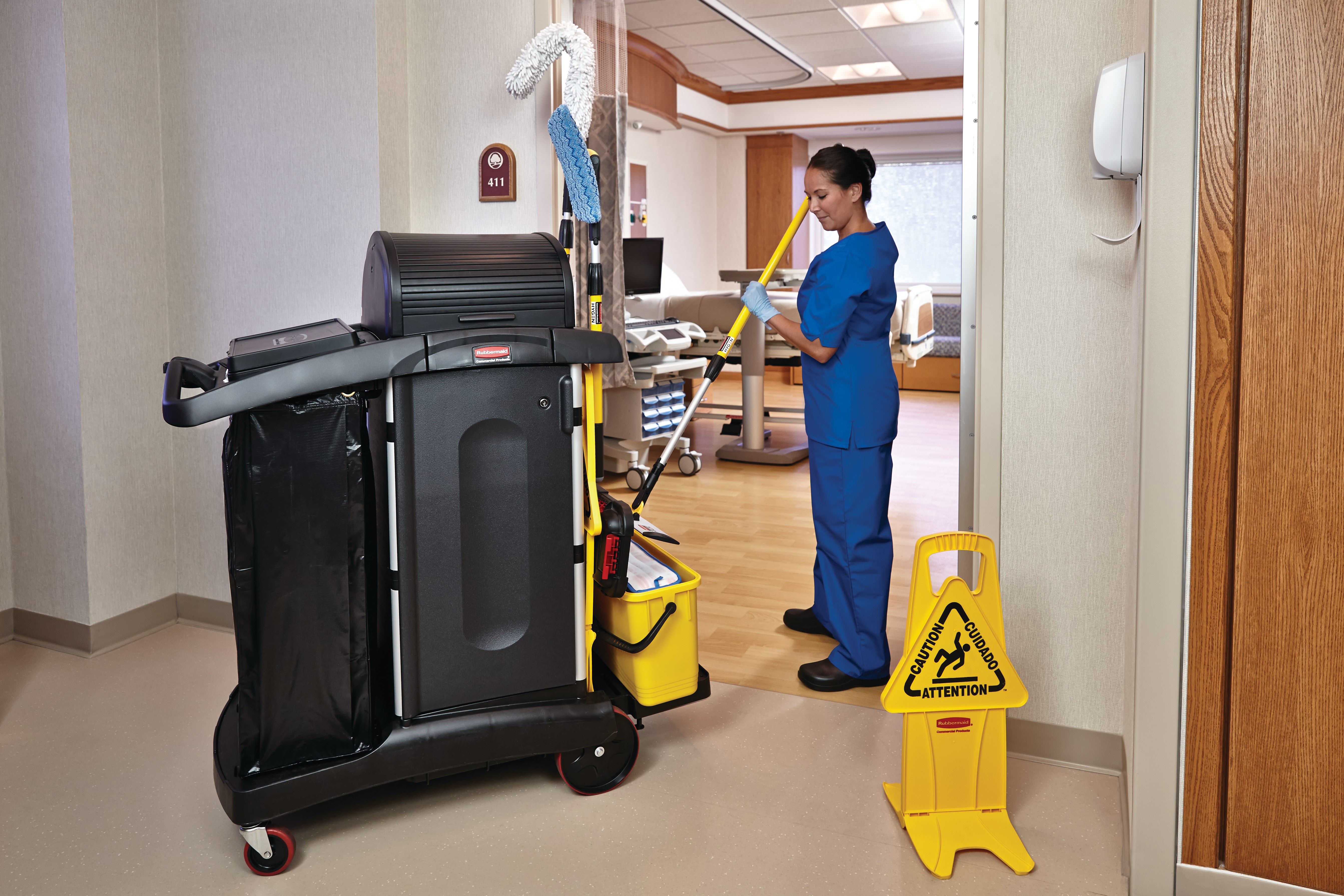 HYGEN™ Microfiber Charging Bucket is ideal for healthcare facilities, with a bucket designed to prevent oversaturation of microfiber wet pads.