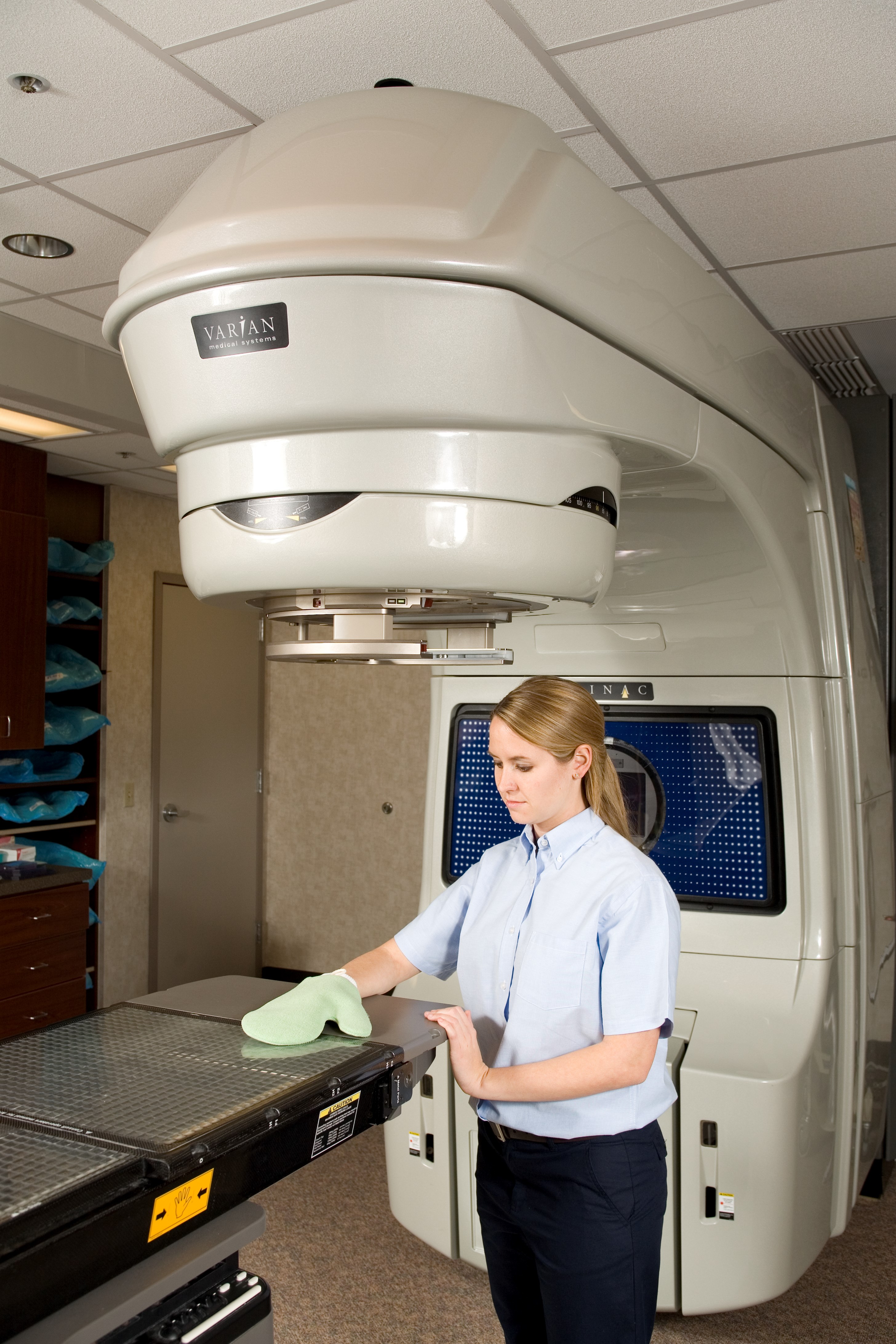 HYGEN™ Microfiber Mitts are double-sided to help make cleaning easier in crevices and around irregular surfaces.