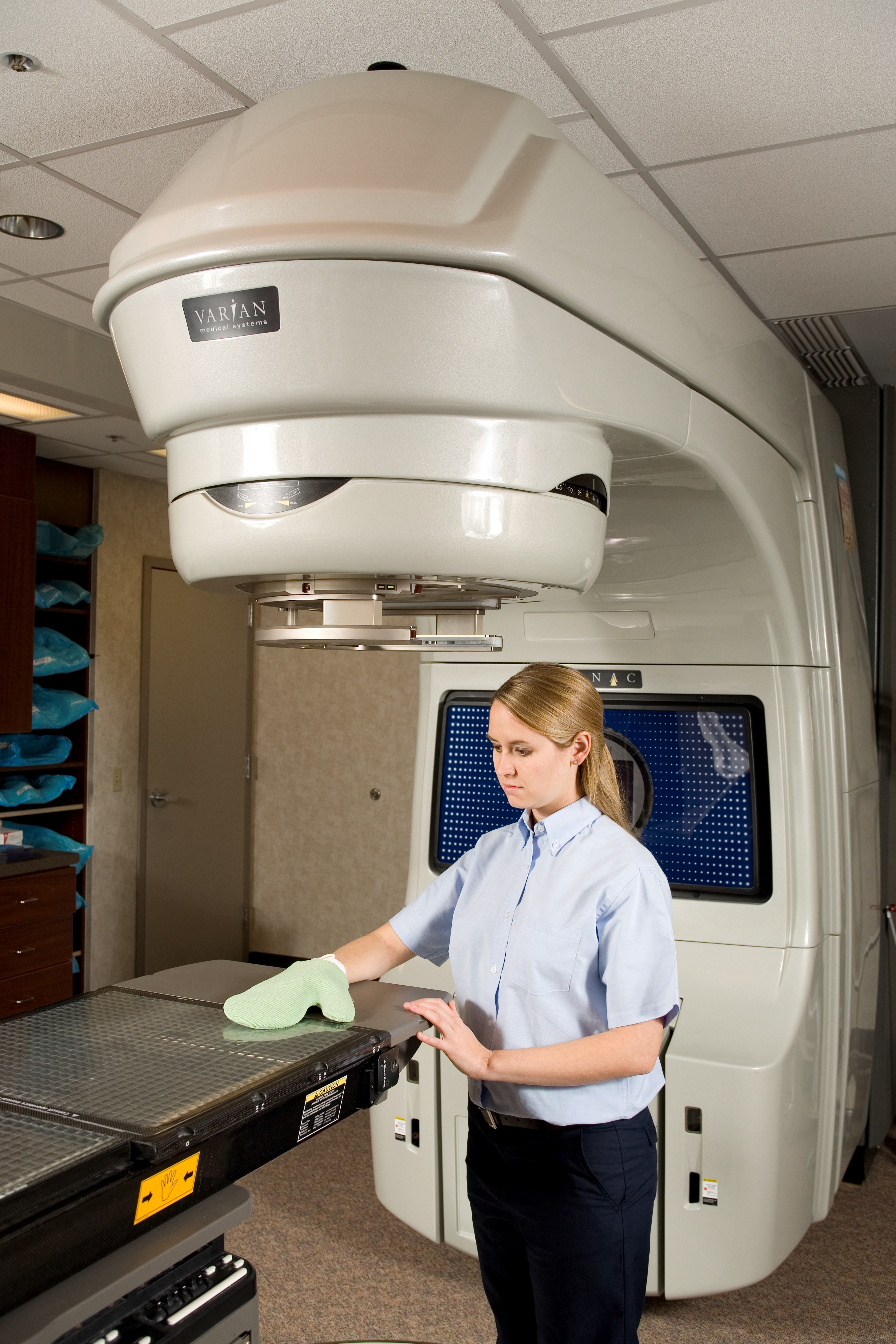 HYGEN™ Microfiber Mitts are double-sided to help make cleaning easier in crevices and around irregular surfaces.