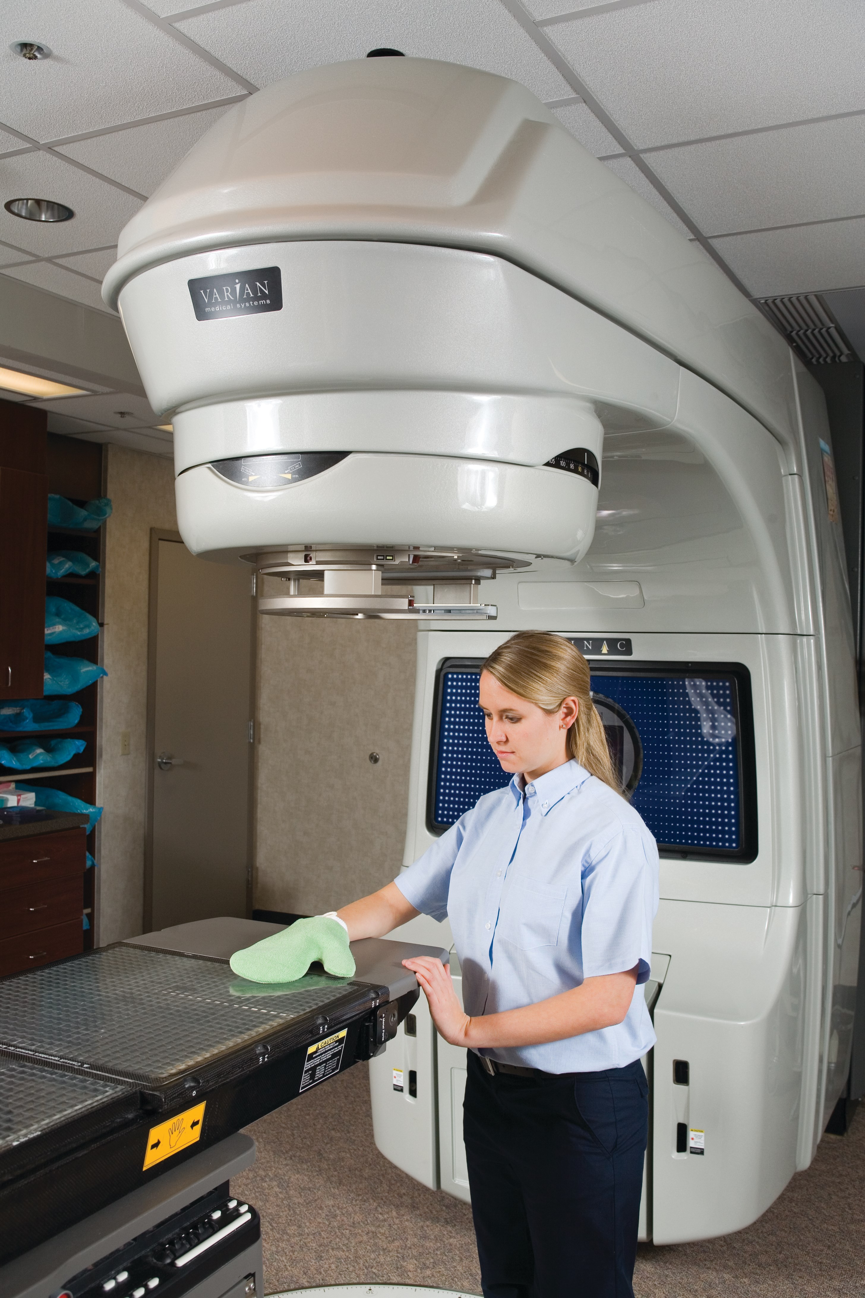 HYGEN™ Microfiber Mitts are double-sided to help make cleaning easier in crevices and around irregular surfaces.