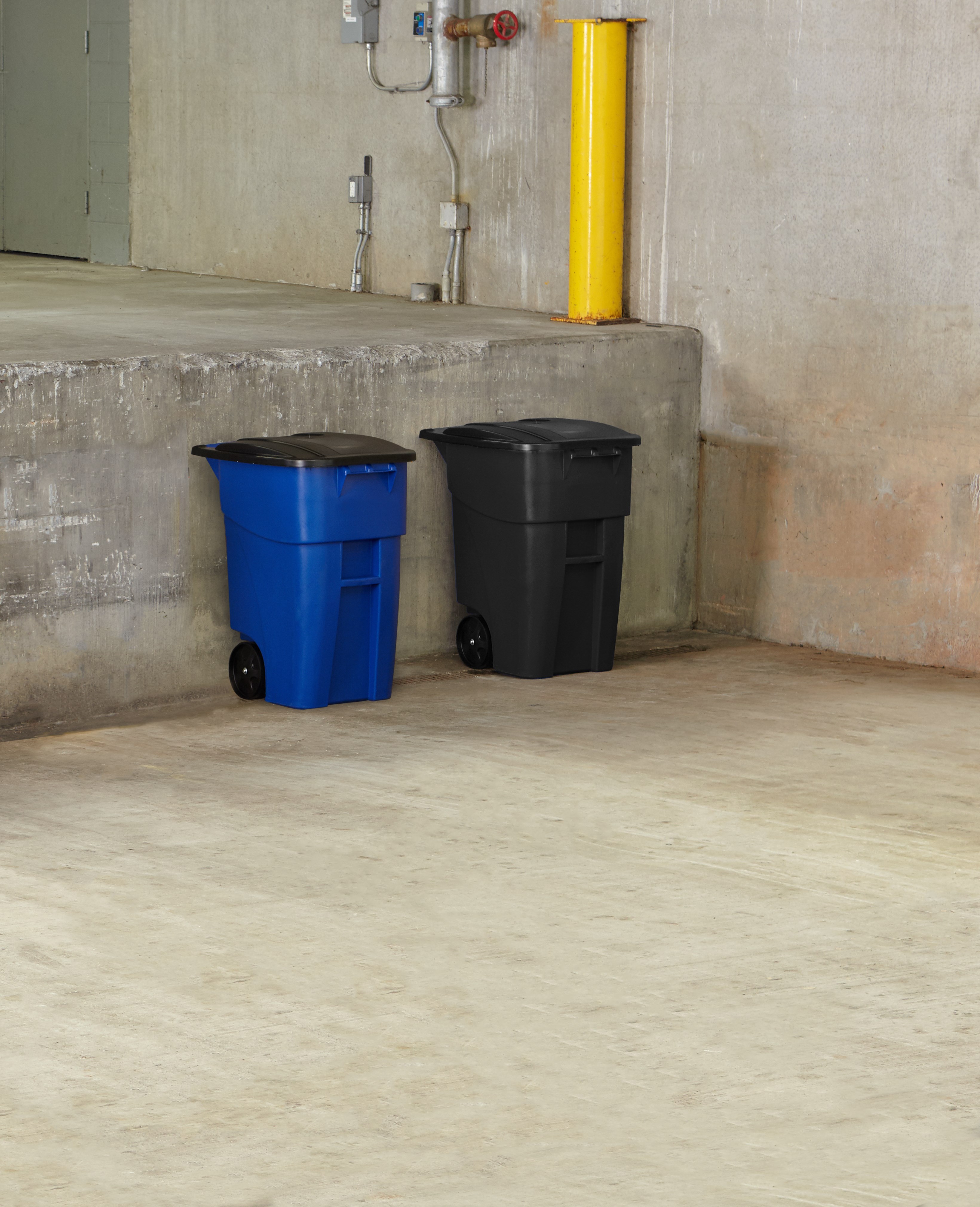 Easy mobility for material handling, general refuse, and bulk waste collection.