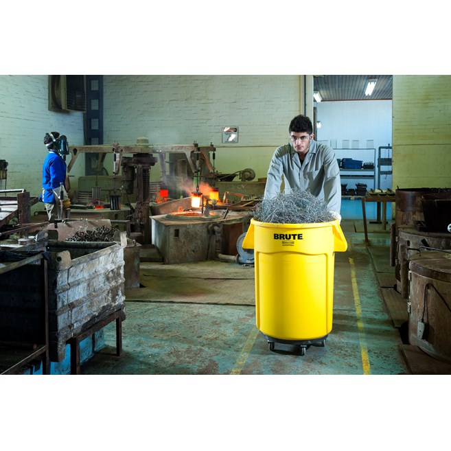 The BRUTE® Dolly smoothly and efficiently transports 20, 32, 44, and 55-gallon BRUTE® containers easily and quickly.