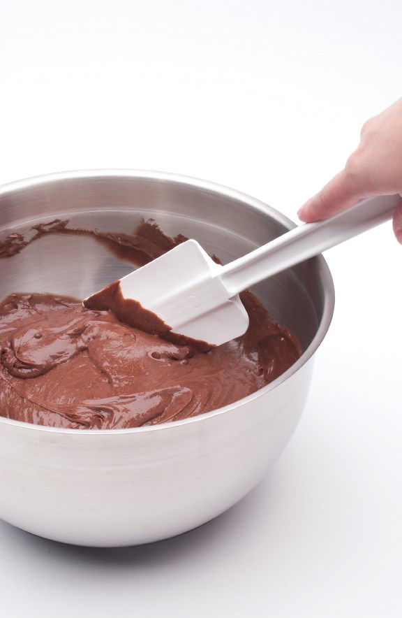 The Rubbermaid Commercial Rubber Spatula features a true rubber blade molded directly onto the handle