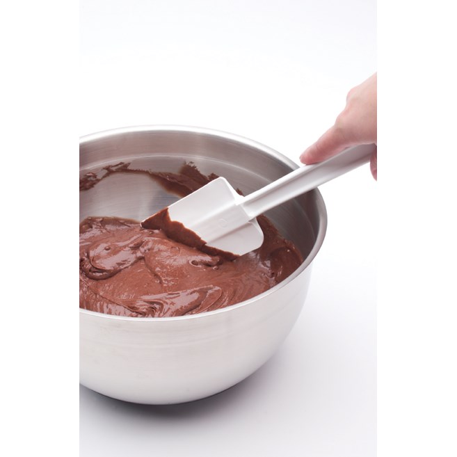 The Rubbermaid Commercial Rubber Spatula features a true rubber blade molded directly onto the handle