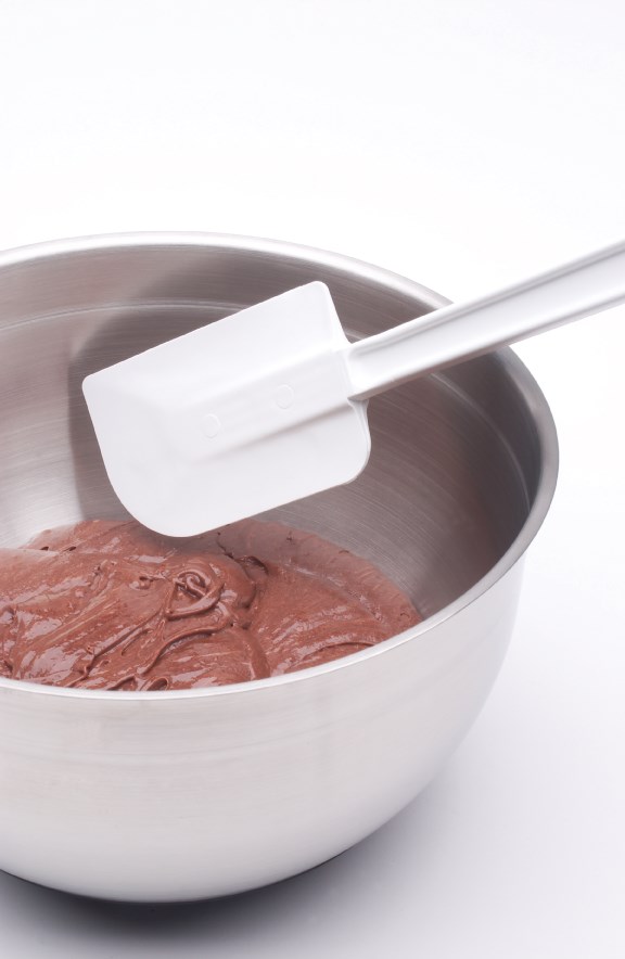 The Rubbermaid Commercial Rubber Spatula features a true rubber blade molded directly onto the handle