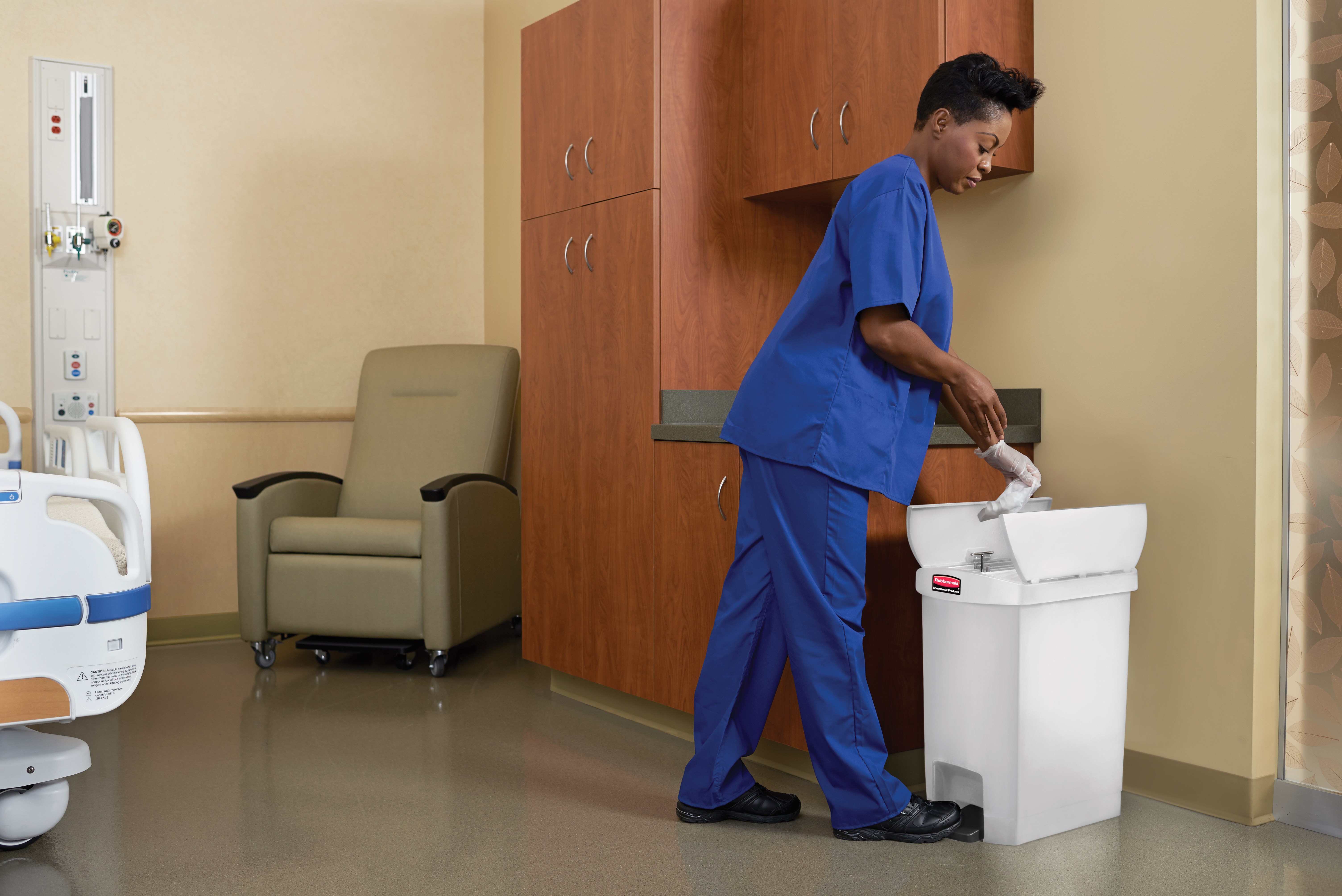 The Rubbermaid Commercial Streamline®  Step-On Container features a slim profile and small footprint to fit in tightest spaces. Streamline®  Step-On containers are constructed with premium-quality materials and meet the needs of any environment with efficiency, safety, and durability.