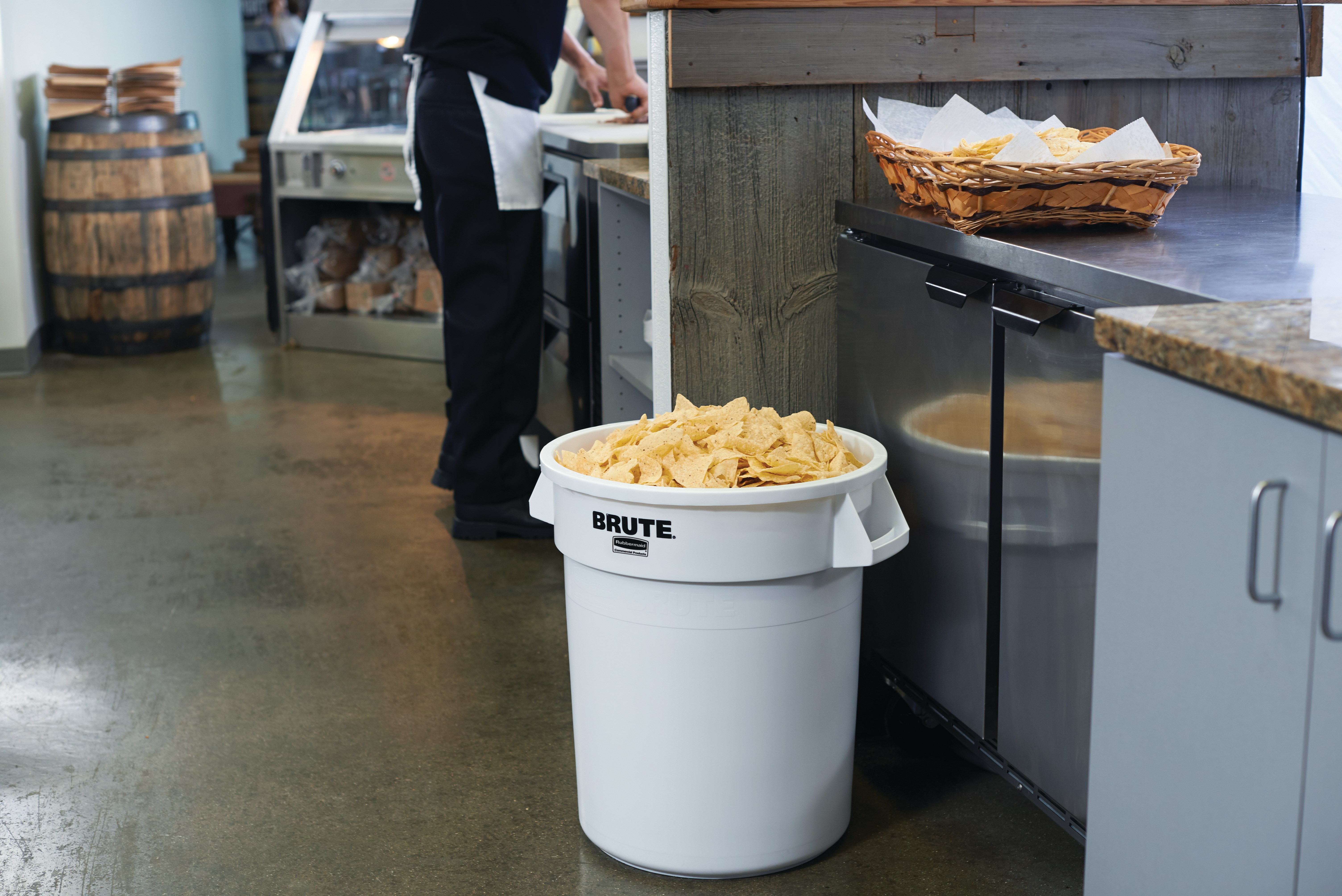 The Rubbermaid Commercial ProSave® Ingredient Container straight wall design and inmold branding make containers ideal for use in food-handling environment.