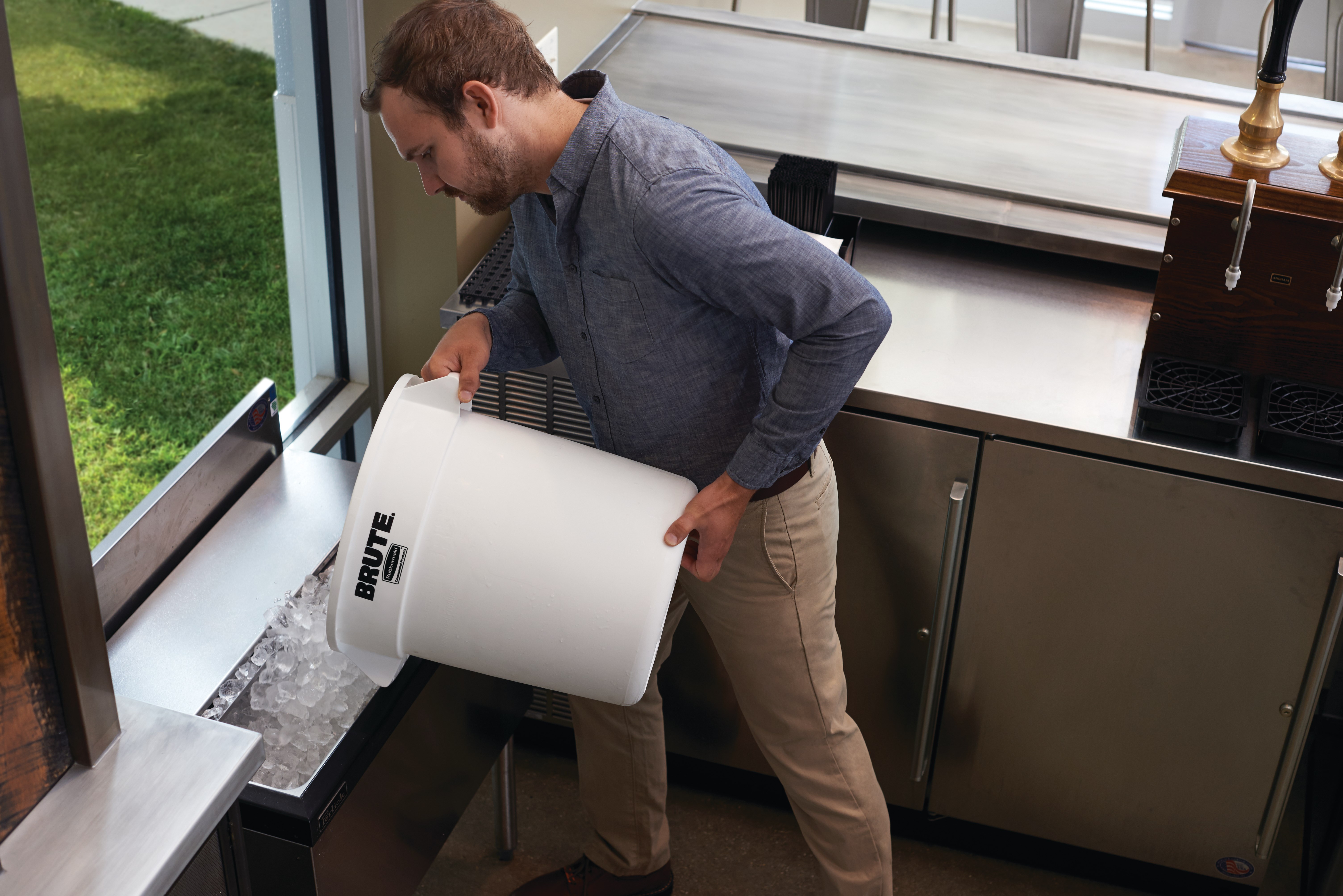 The Rubbermaid Commercial ProSave® Ingredient Container straight wall design and inmold branding make containers ideal for use in food-handling environment.