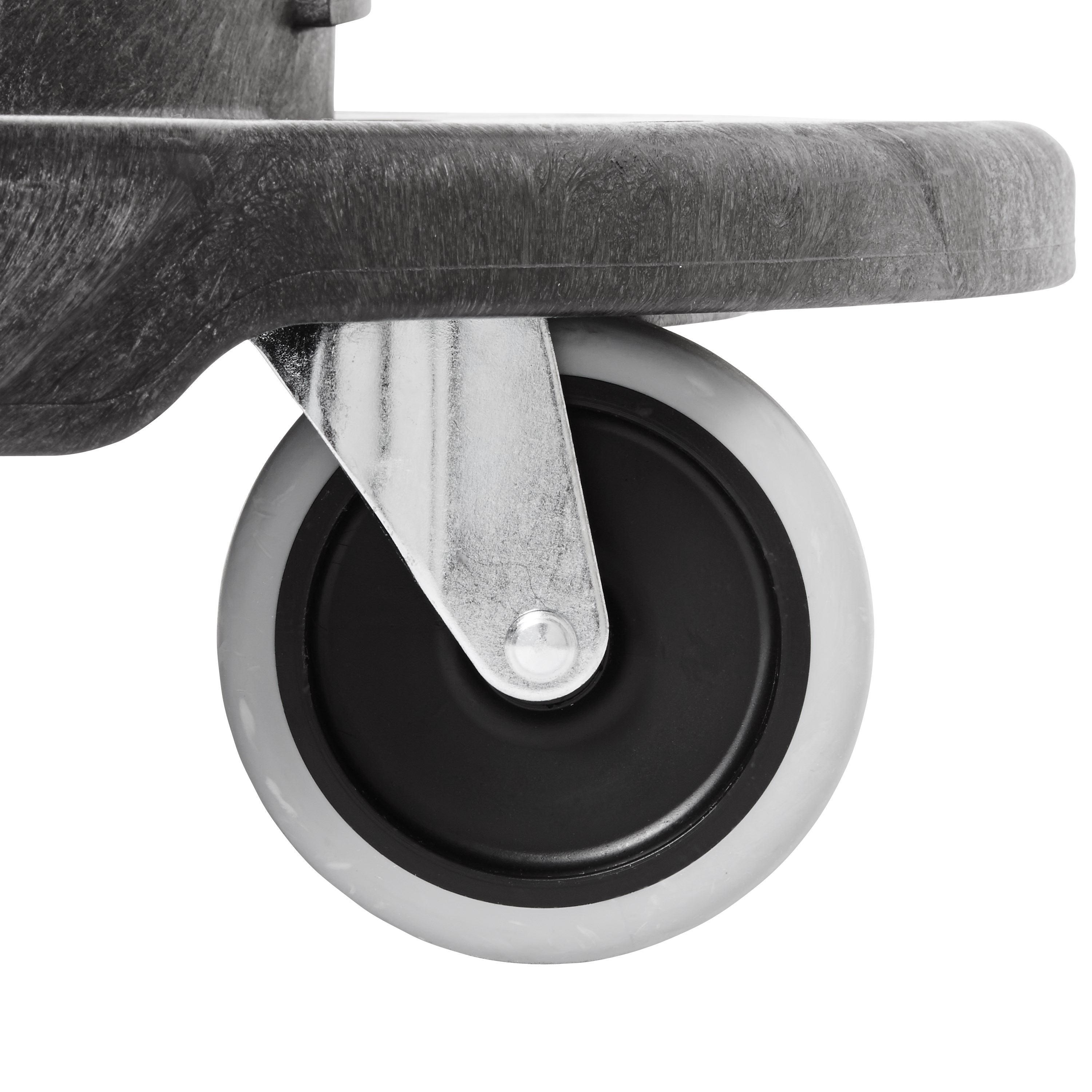 Two twist locks hold containers securely and unlock easily for unloading, allowing easy transport of two loaded 20, 32, and 44-gallon BRUTE® containers for increased productivity.