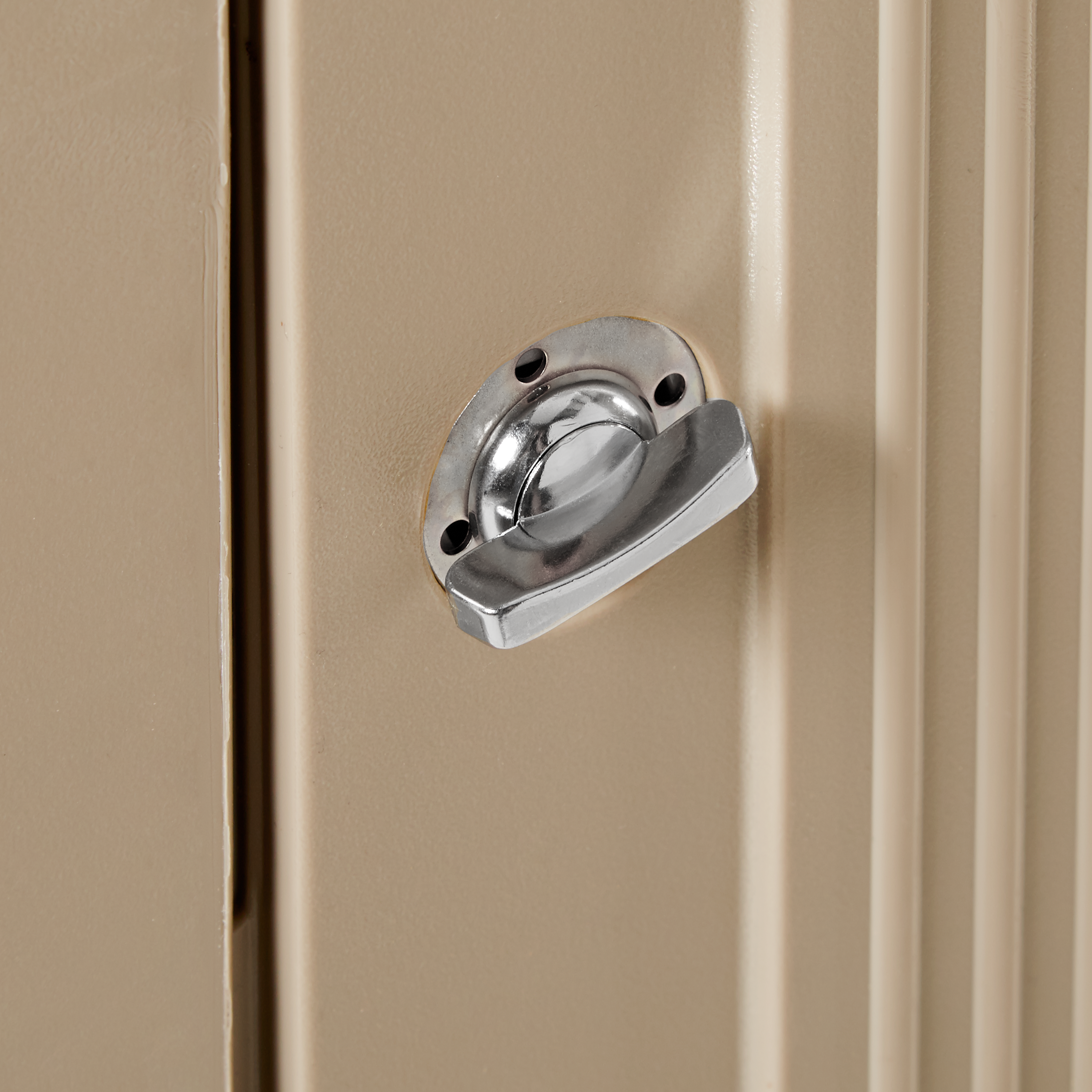 Discover the Rubbermaid LANDMARK® Jr. Waste Bin featuring contemporary styling and a side-opening door for ergonomic waste emptying. Ideal for integration with Plaza Containers, it offers a leak-proof liner and a 5-year warranty for lasting durability.