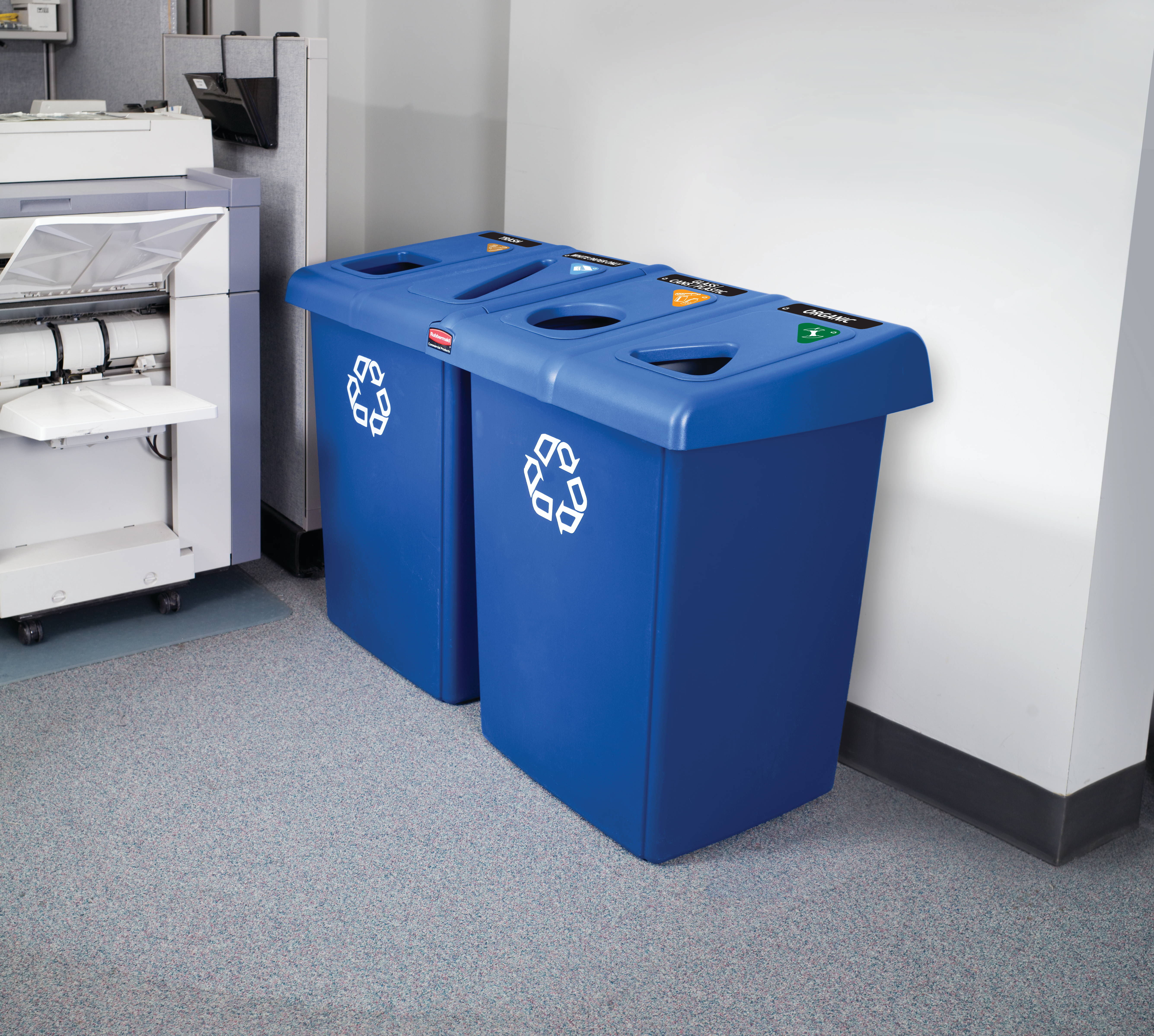 Les poubelles Rubbermaid Glutton® sont idéales pour les zones très fréquentées.