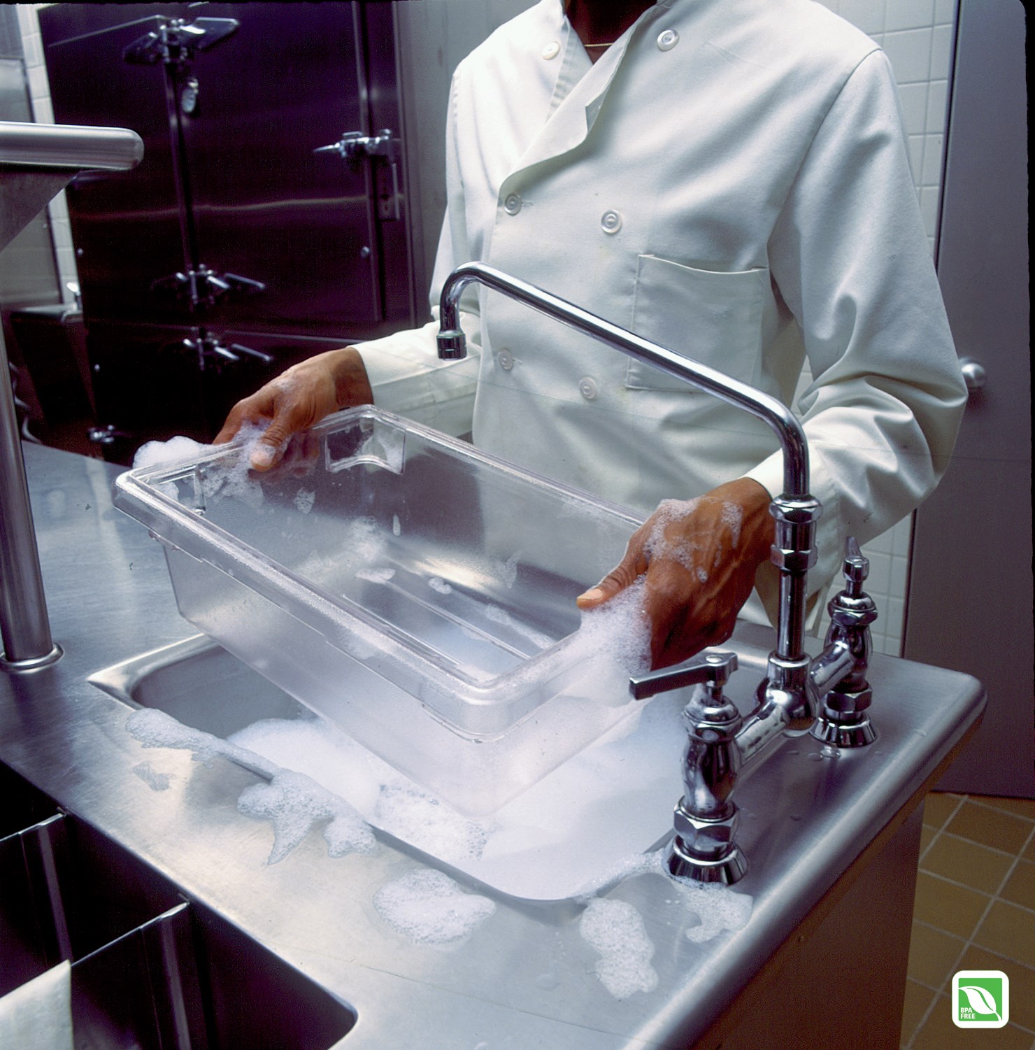 Hộp đựng thực phẩm thương mại Rubbermaid là hộp đựng thực phẩm bền, đa năng. Những hộp đựng thực phẩm số lượng lớn này được chứng nhận NSF.